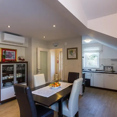 Cetinic - Two Bedroom With Terrace And Sea View *