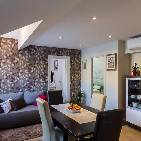 Cetinic - Two Bedroom With Terrace And Sea View
