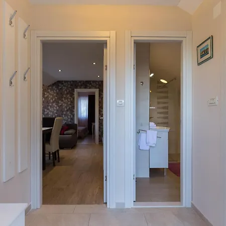 Cetinic - Two Bedroom With Terrace And Sea View *
