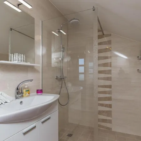 Cetinic - Two Bedroom With Terrace And Sea View *